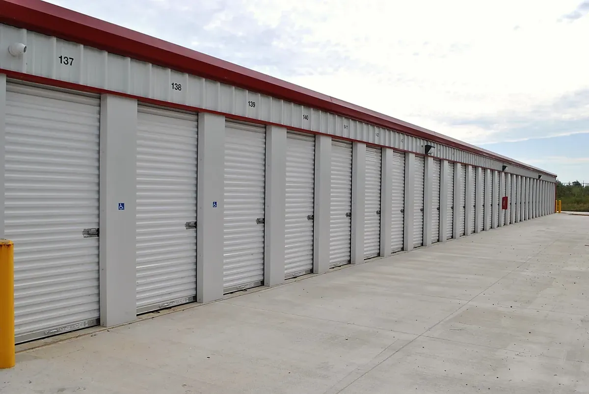Storage units with with roll up door 